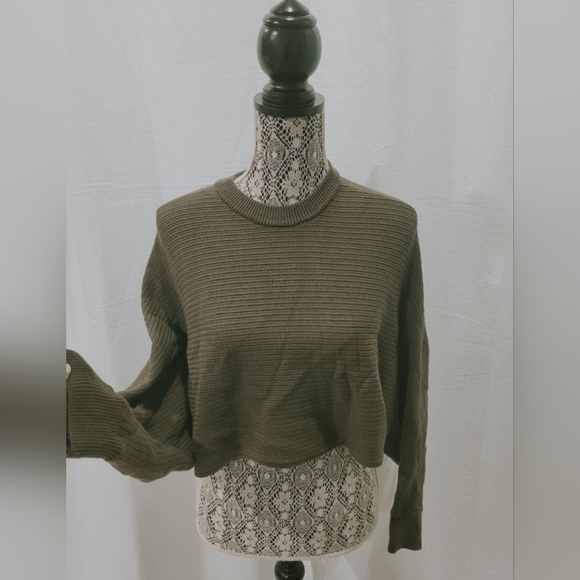 Aritzia Wilfred Free Fits Sz XS/S Lolan Green Merino Wool Knit crop sweater - Picture 3 of 10
